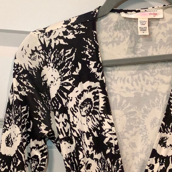 Diane Von Furstenburg Vintage Y2K Classic Silk Wrap Dress Size 4 - Picture 5 of 5